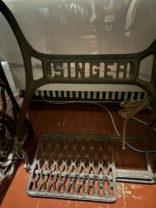 Швейная машинка со станинной singer