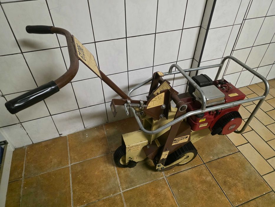 Ryan Brouwer Wycinarka Darni Ryan obrzynarka do trawników Turfco Toro Rink Podcinarka do darni BILLY GOAT Camon