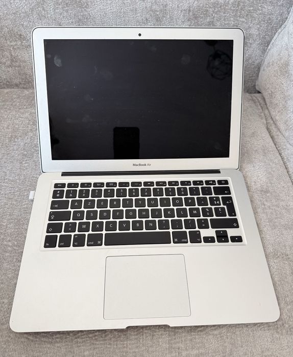 MacBook Air 13" | Stan Idealny | 8GB RAM | Niezawodny Klasyk