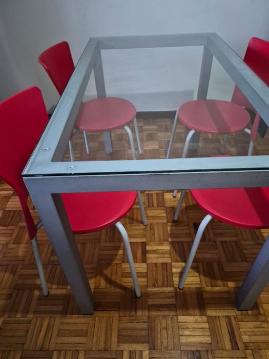 Mesa 4 lugares e mesa de apoio vidro e aço