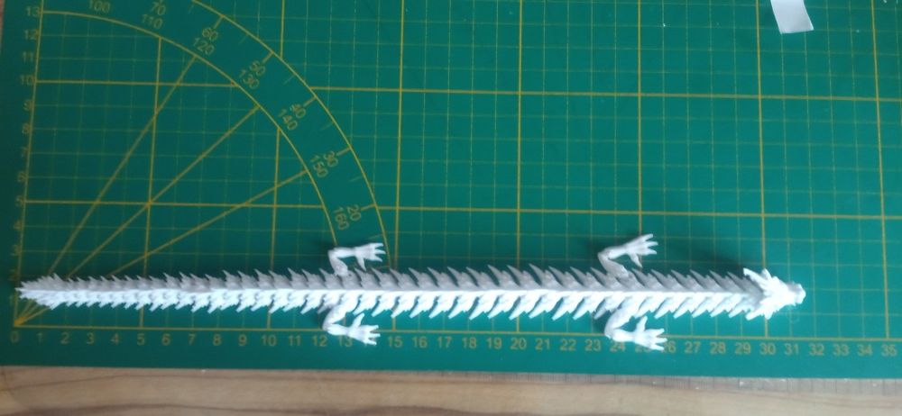 Ruchoma figurka smoka