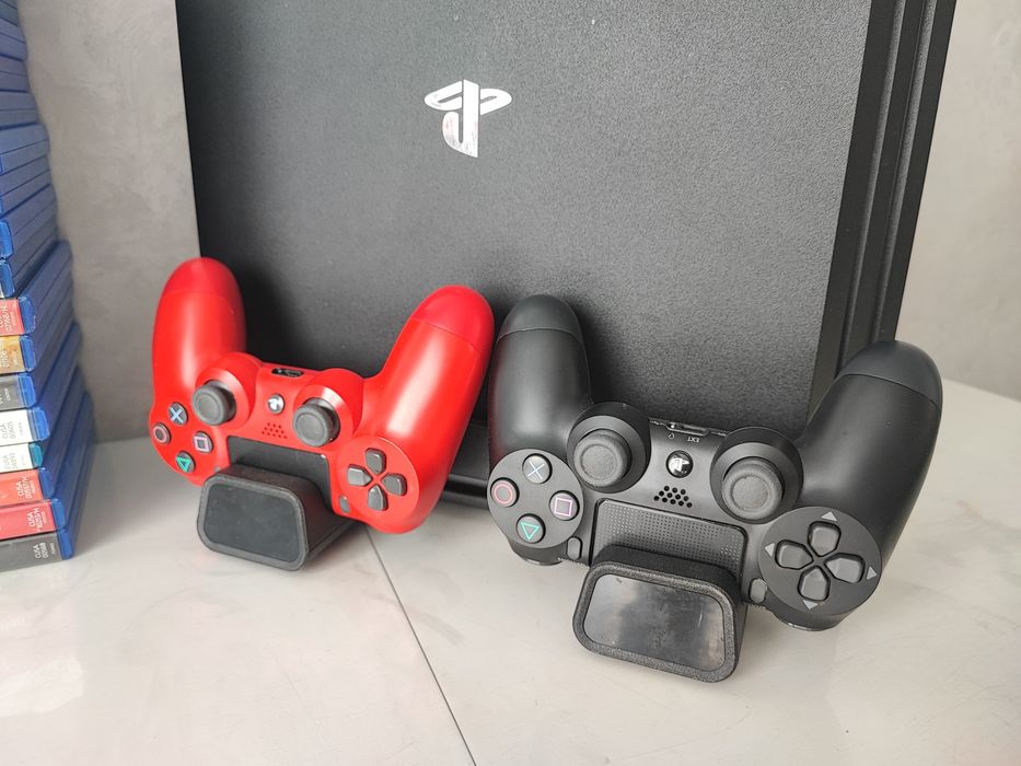Sony PlayStation Ps4 Pro 1Tb + геймпад і зарядна станція