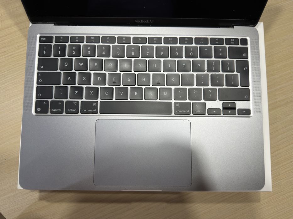 MacBookAir (13-calowy, 2020 rok)