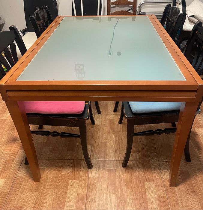 Mesa de madeira extensível com vidro temperado
