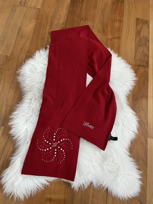 Szalik Guess -klasyczny