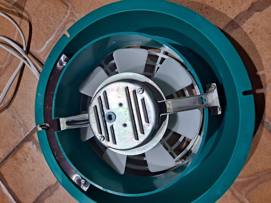 Stary wentylator kanałowy