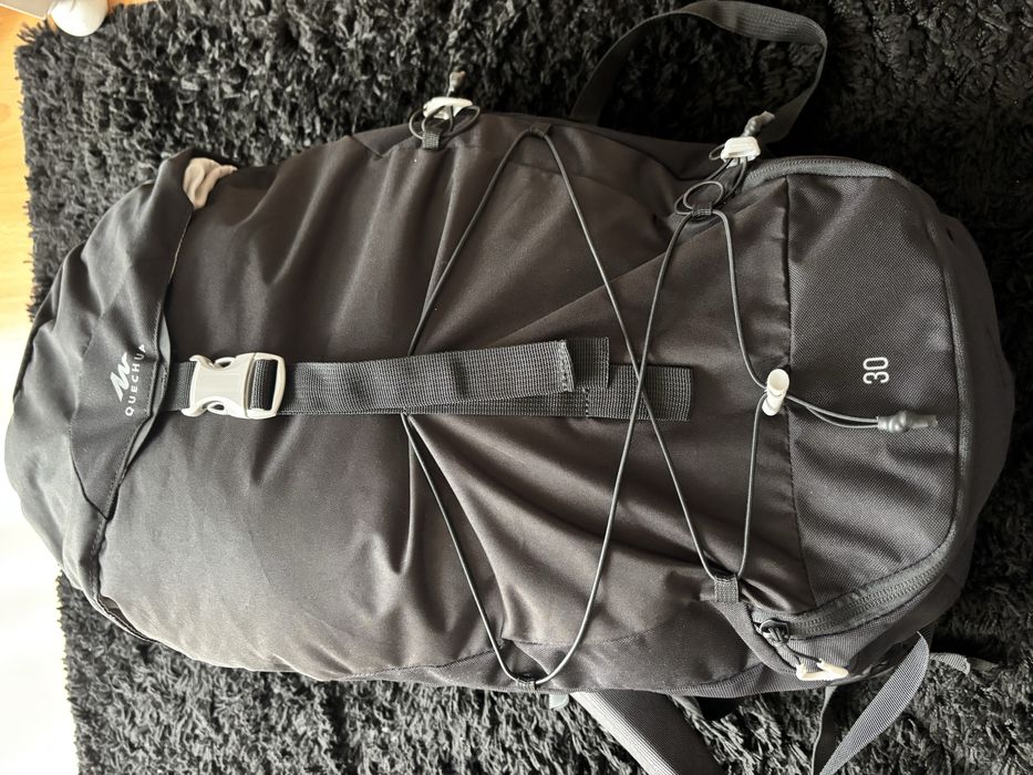 Mochila 30 lt viagem campismo Decathlon - Nova