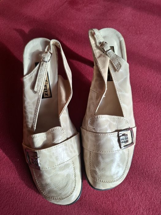 Sprzedam damskie buty ładne