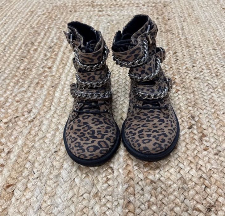 Botas com padrão de Leopardo