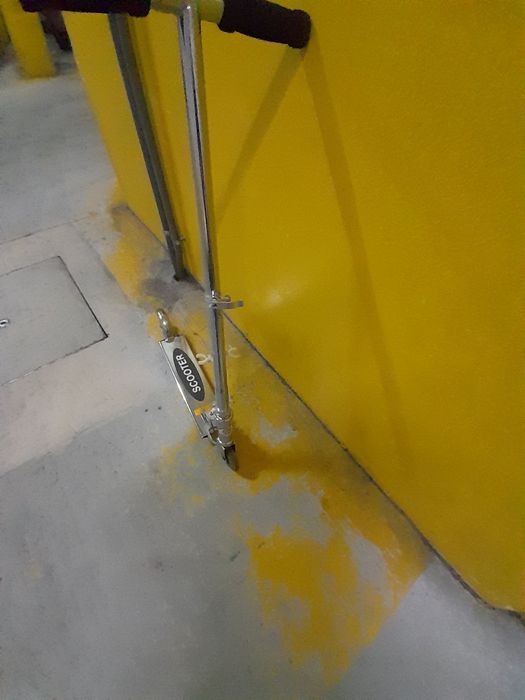 Trotinete em metal dobrável NOVA