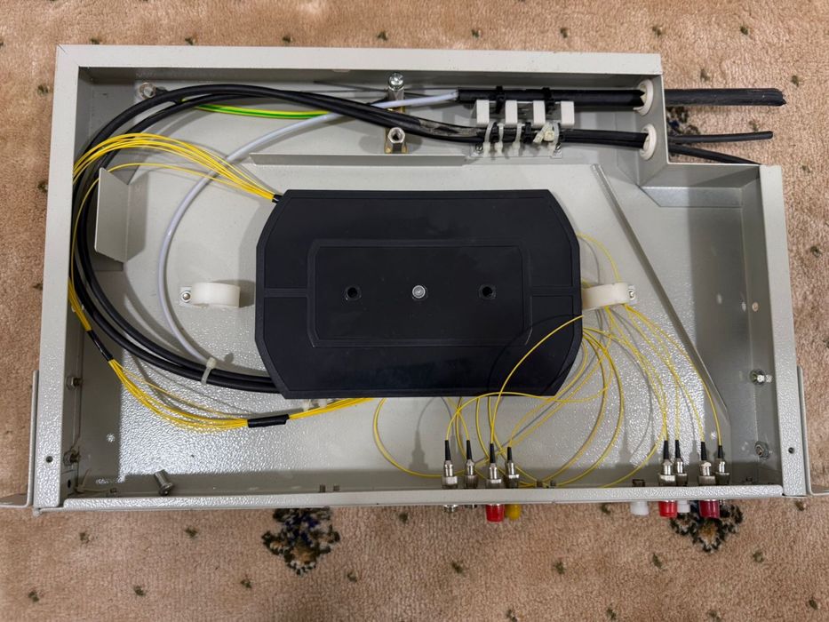Оптичний бокс (ODF) / слаботочна шафа з оптоволокном