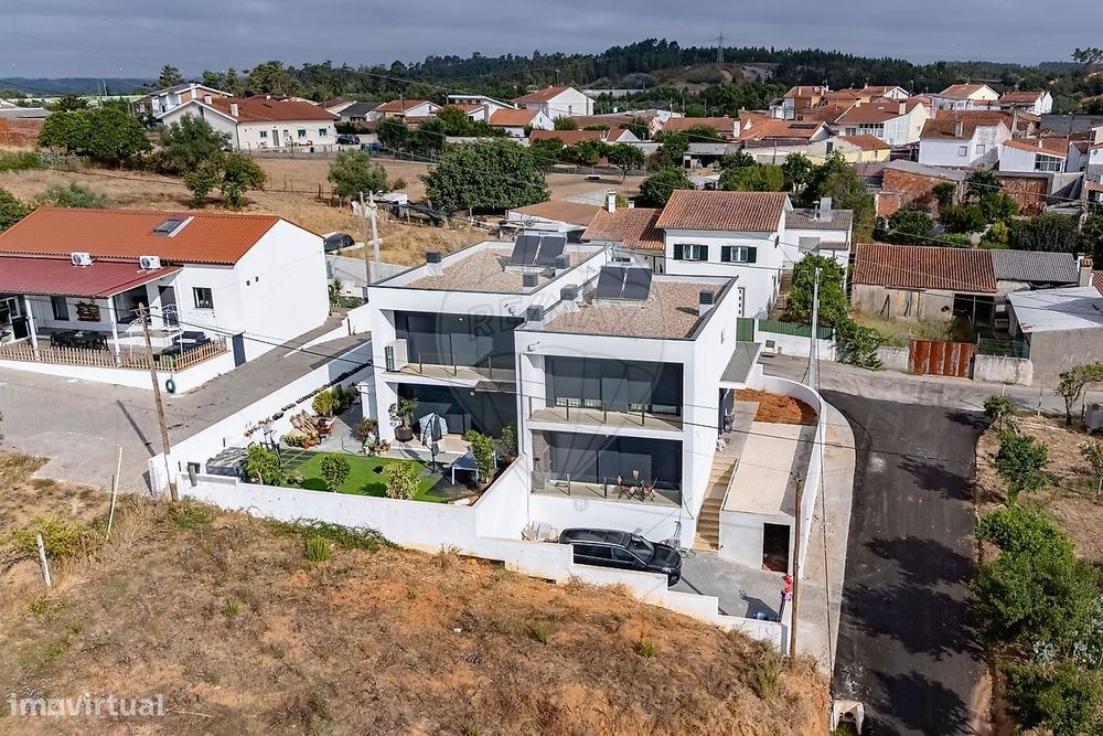 Moradia T4 para venda