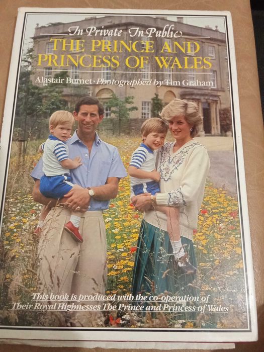Книга - фотоальбо том "Принц і Принцеса  Уельські"
