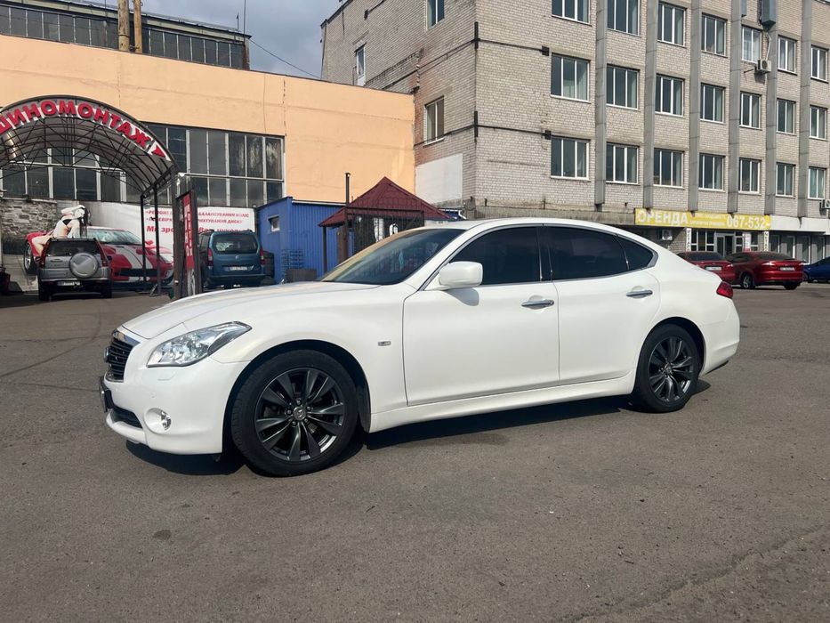 Infiniti M37 2010