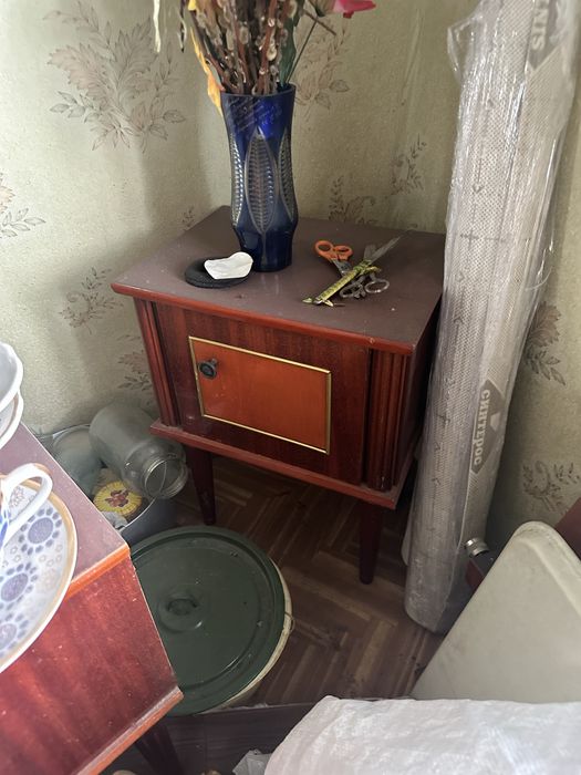 Раритетний маленький шкаф шкафчик