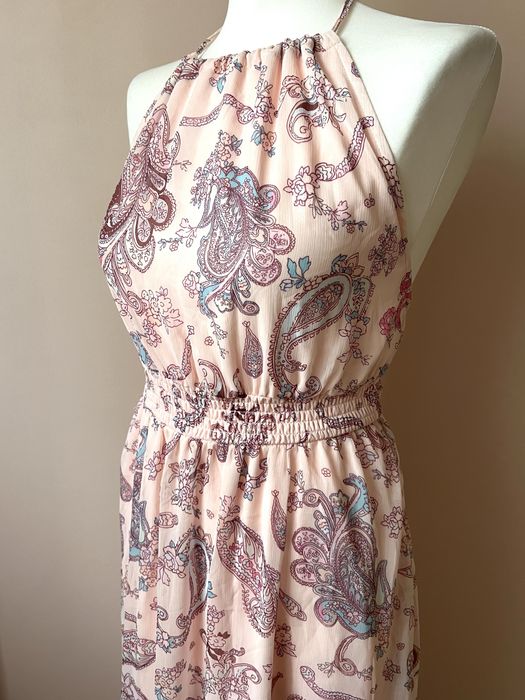 Sukienka z odkrytymi plecami boho hippie na wesele na wyjście