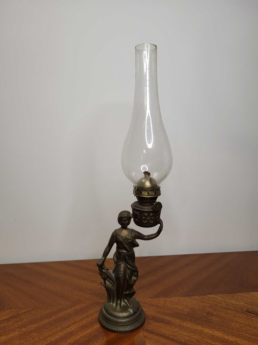 Stara lampa naftowa, sygnowana