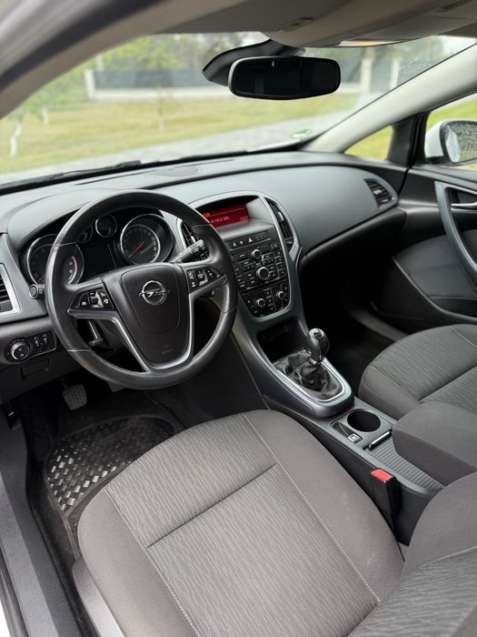 Opel astra J GTC 1,4T 140km