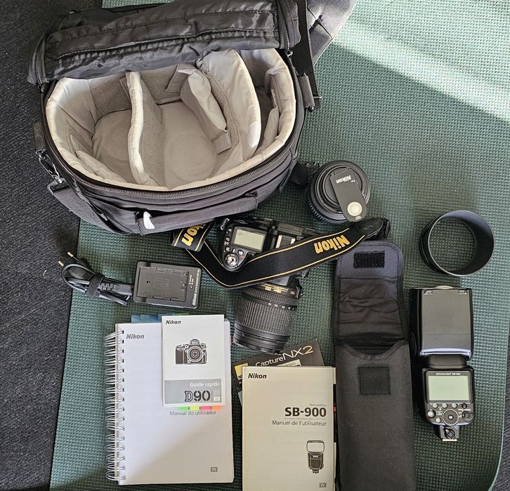 Nikon D90 + AF-S Nikkor 18-105 + AF Nikkor 70-300, FlashNikon SB 900