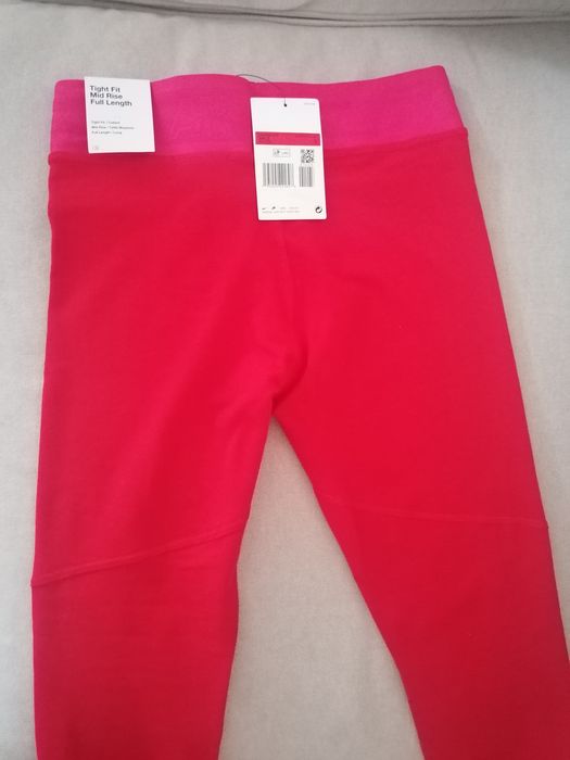 Legging Nike com etiquetas