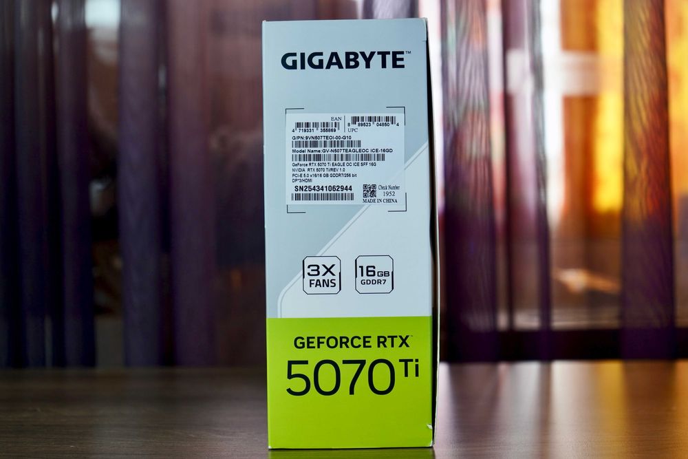 Видеокарта Gigabyte RTX 5070 Ti EAGLE OC ICE SFF 1 шт. NEW!