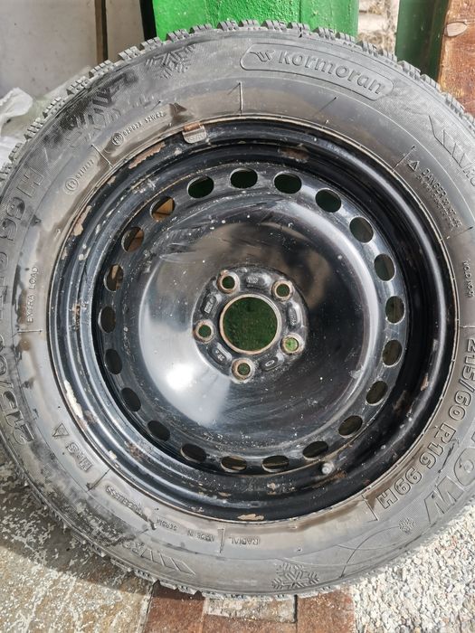 Продам шины с дисками  R16 215/60