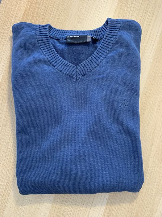 Homem camisola de malha da quebramar