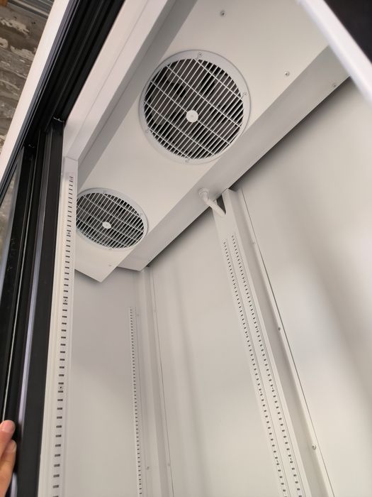 Холодильна вітрина холодильна шафа