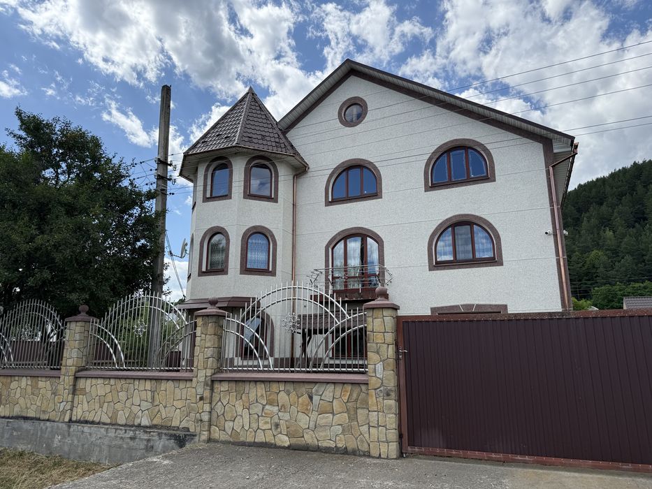 Продається будинок з неймовірним краєвидом, з комерцією,можливий обмін