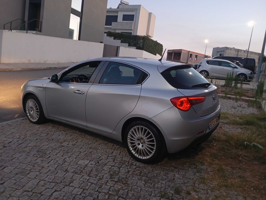Alfa romeo giulietta 1.6 jtdm ( troco fiat 500)
