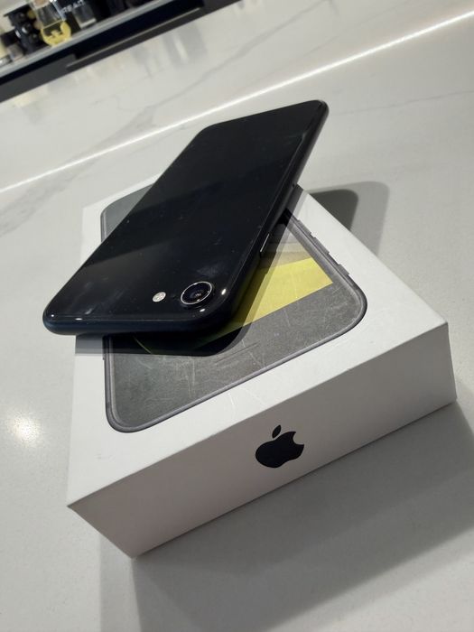 iPhone SE3 czarny/64gb/stan idealny!