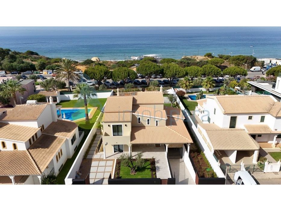 Moradia T5 frente mar na Galé em Albufeira