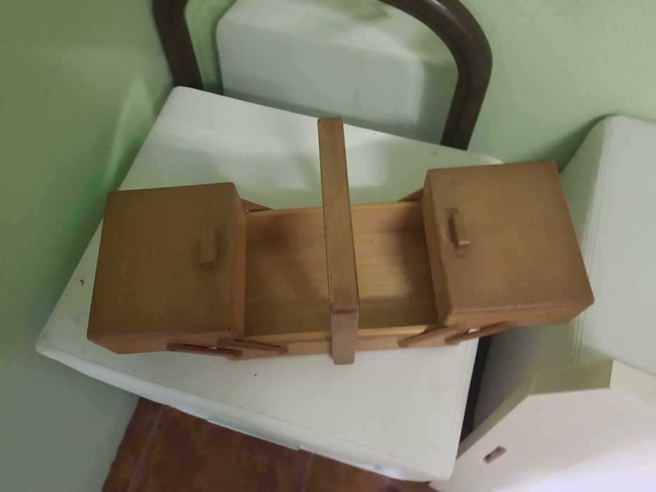 Caixa de Costura em Madeira