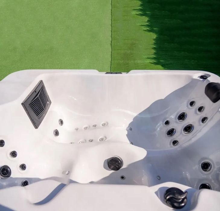 SPA/ Jacuzzi Hidromassagem ( 3 Lugares )