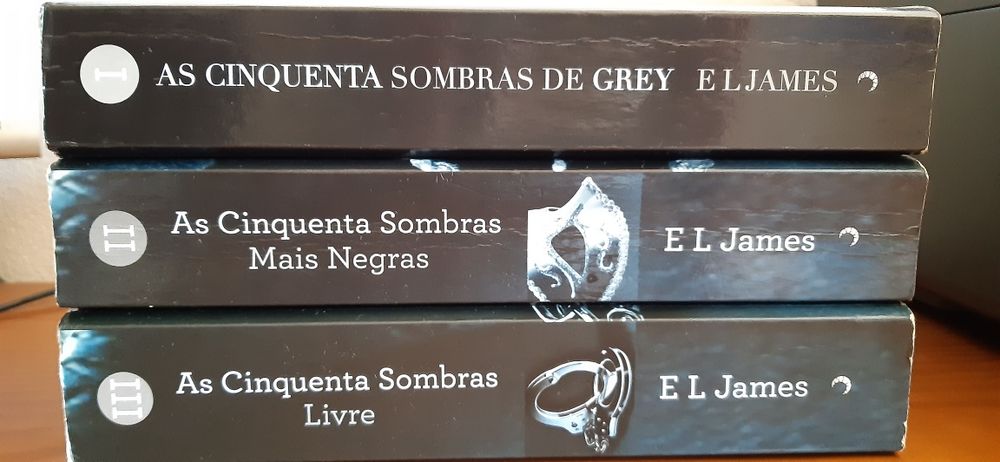 Diversos livros em português