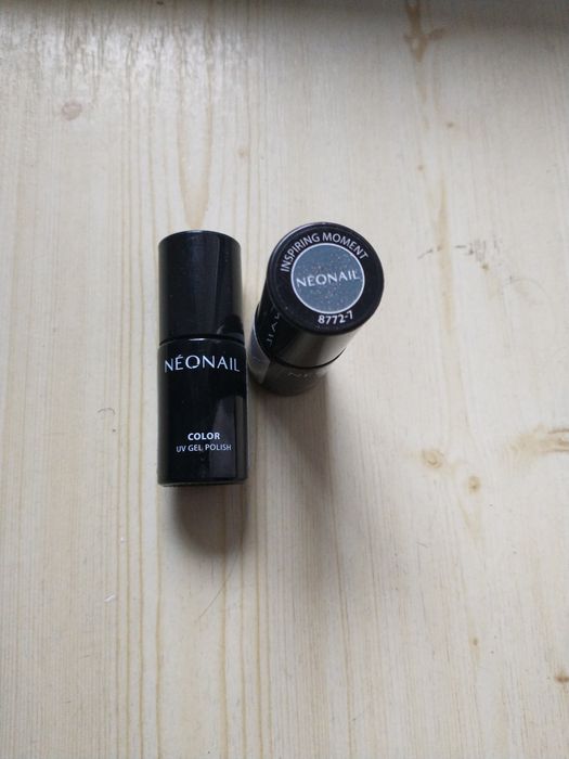 Neonowy lakier do paznokci