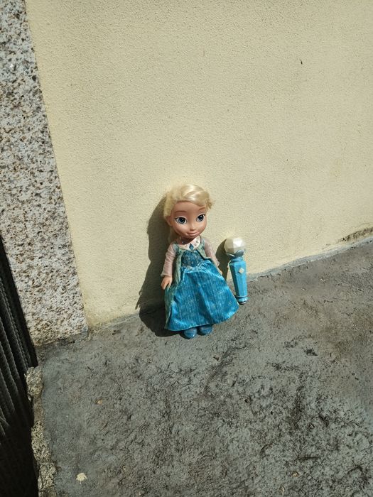 Boneca Princesa Elsa -Canta "Let It Go"