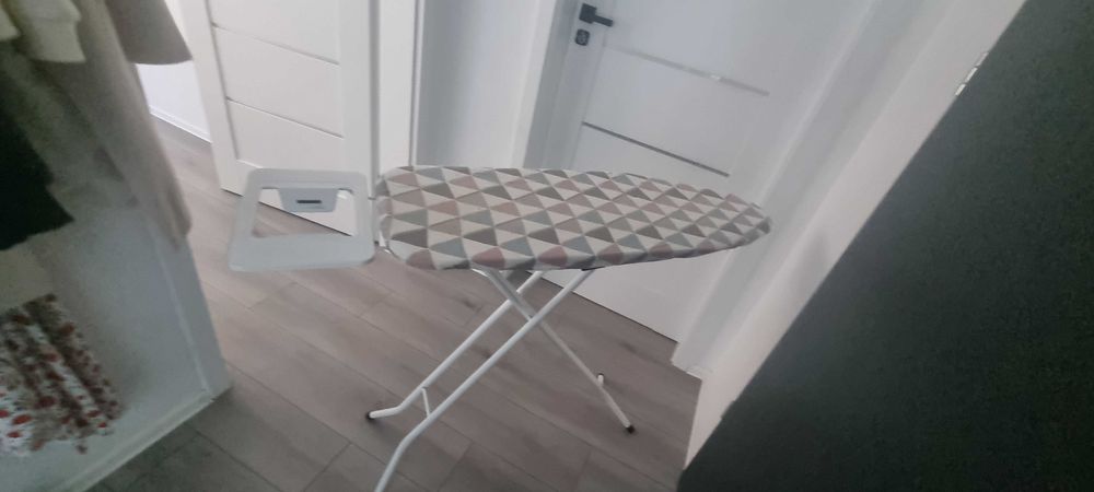 Sprzedaję deskę do prasowania.