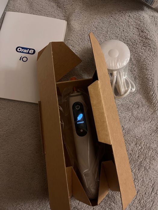 Електрична зубна щітка Oral-B iO
