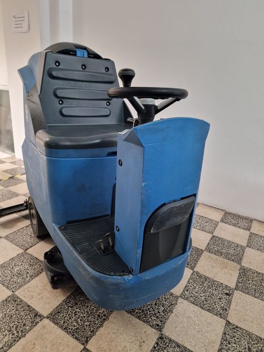 Autolavadora fimap, com todos os acessórios, baterias novas