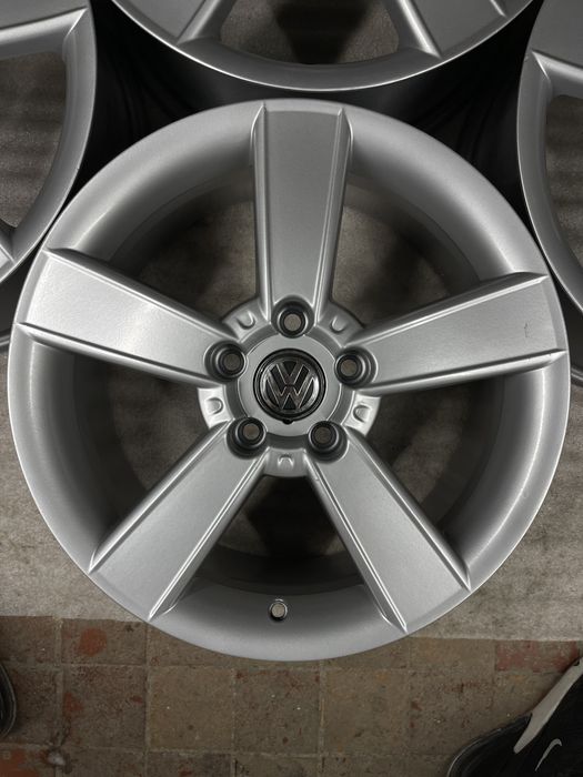 Диски R17 5x112 Et54 7J. Volkswagen Golf Jetta Skoda Octavia A5 A7