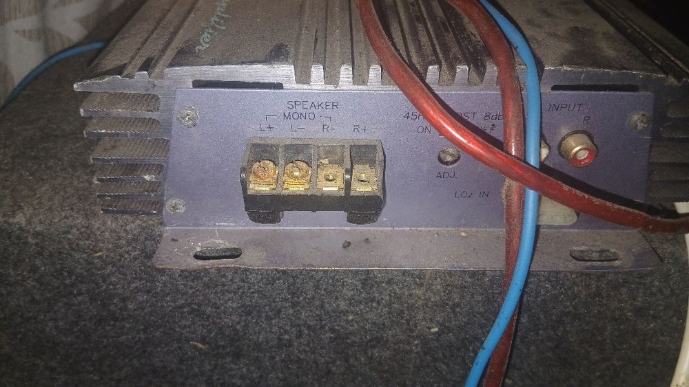 Автомобільний підсилювач звуку