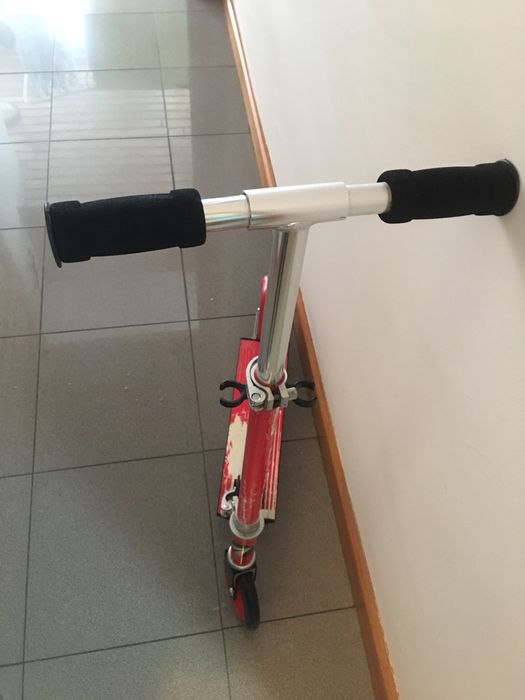 Trotinete crianca em vermelho