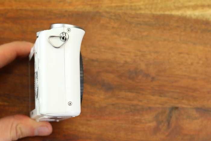 Corpo de câmara fotográfica Samsung NX100 em ótimo estado