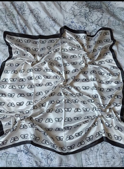 Chusta chustka apaszka duża 89x89 nowa w motyle motylki butterfly