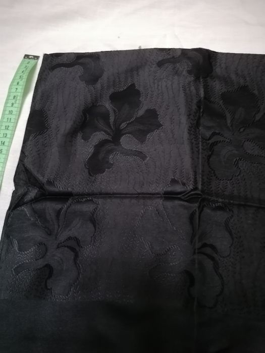 Lenços antigos de cabeça e ombros