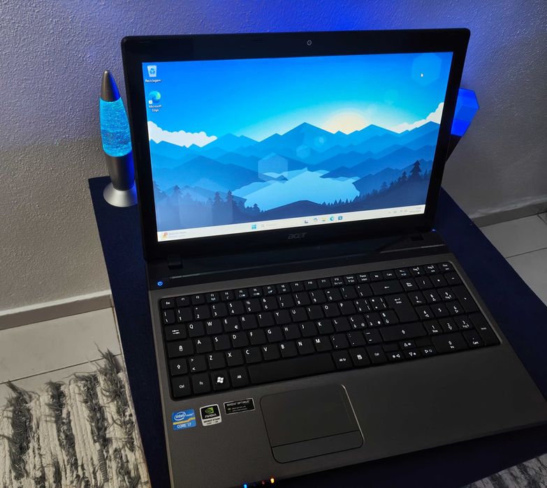 Portátil Acer i7 • 8GB RAM • SSD 240GB • Bateria Nova • Rápido Fiável