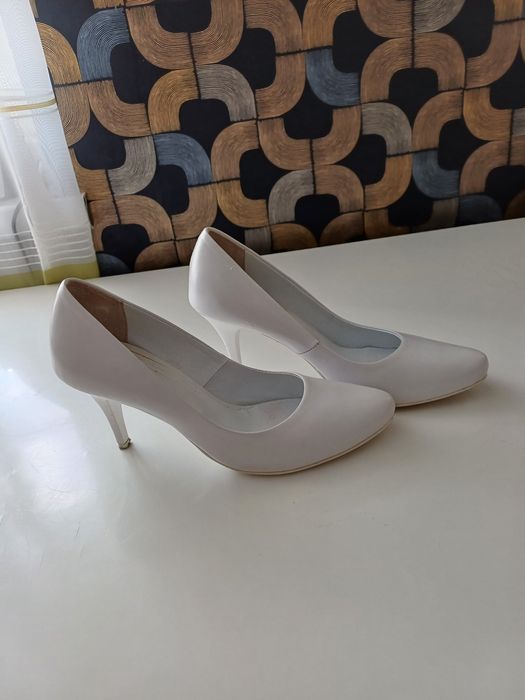 Buty na obcasie, białe