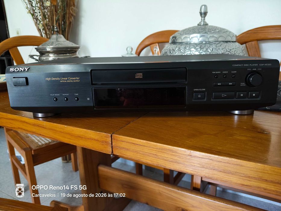 Leitor de DVD de música com comando da marca Sony
