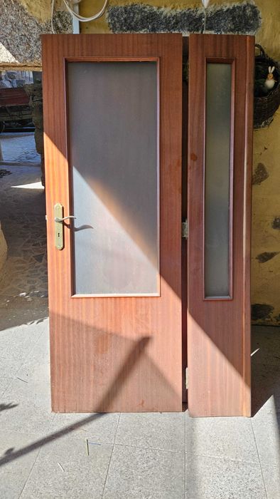 Vendo portas interiores de madeira